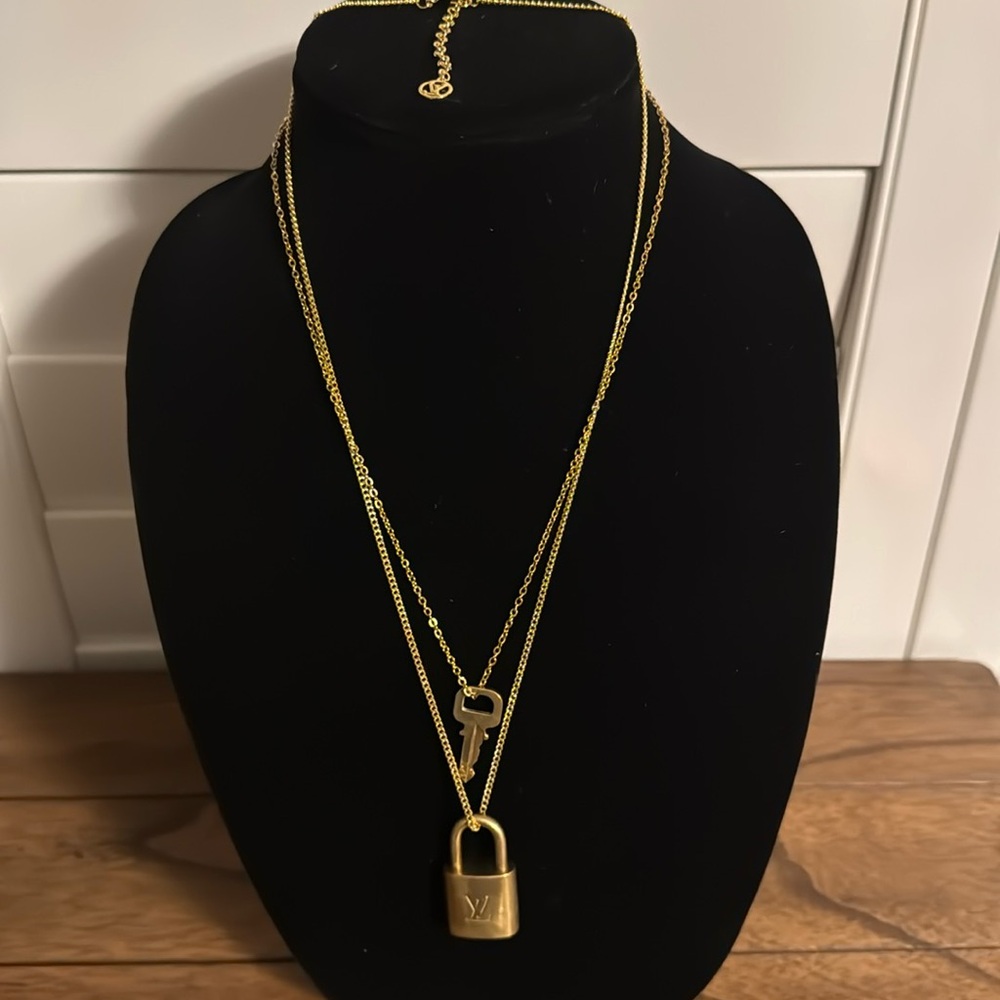 LV Lock & Key with chains included #301